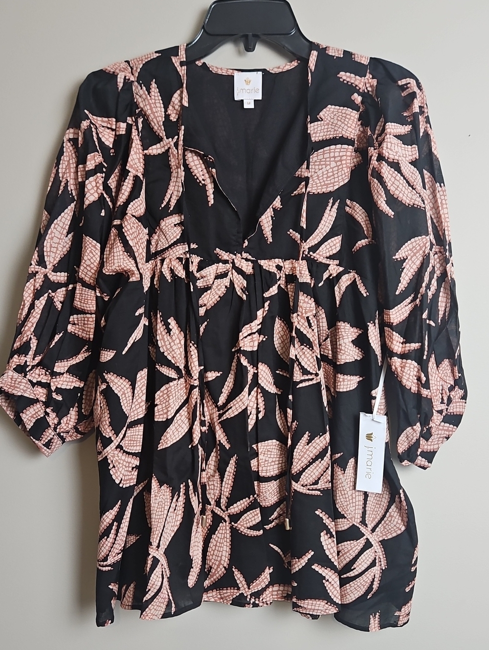 J. Marie Talia Puff Sleeve Split Round Neck Tunic: Black/Leaf Print: Size- Med